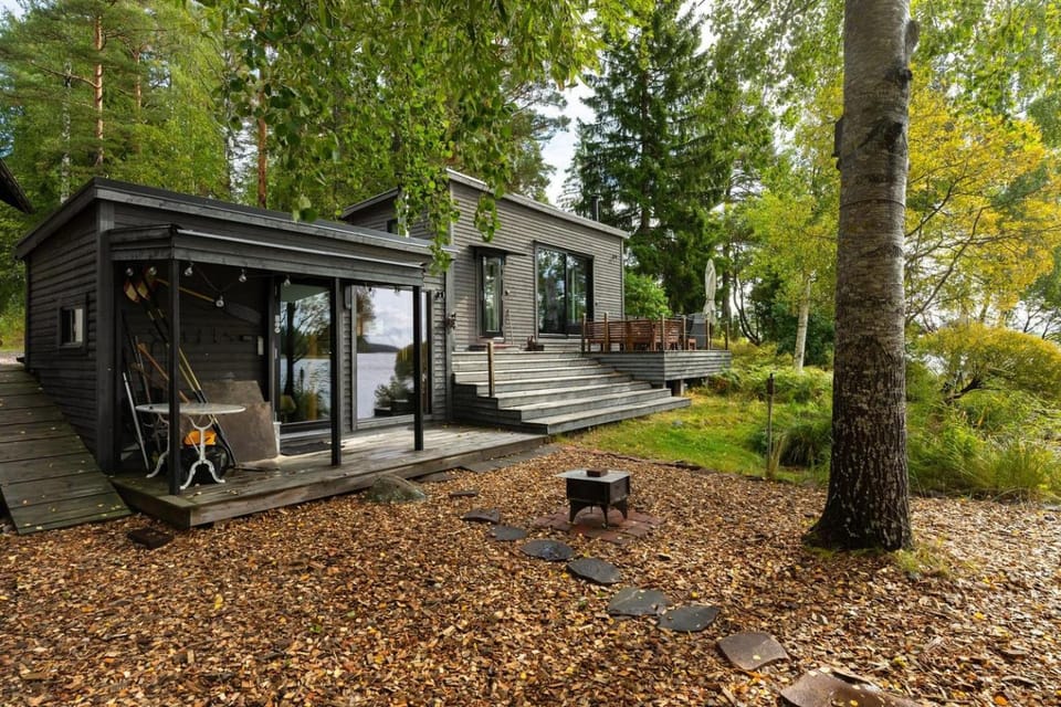 The lake house - boats, beach, sauna, dock and barbecue! House in Uppsala County, Sweden