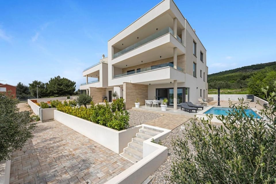 Property building, Pool view