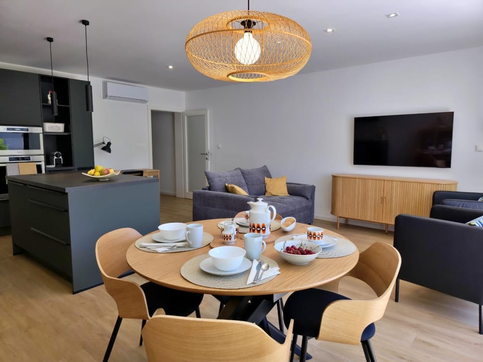 Living room, Dining area