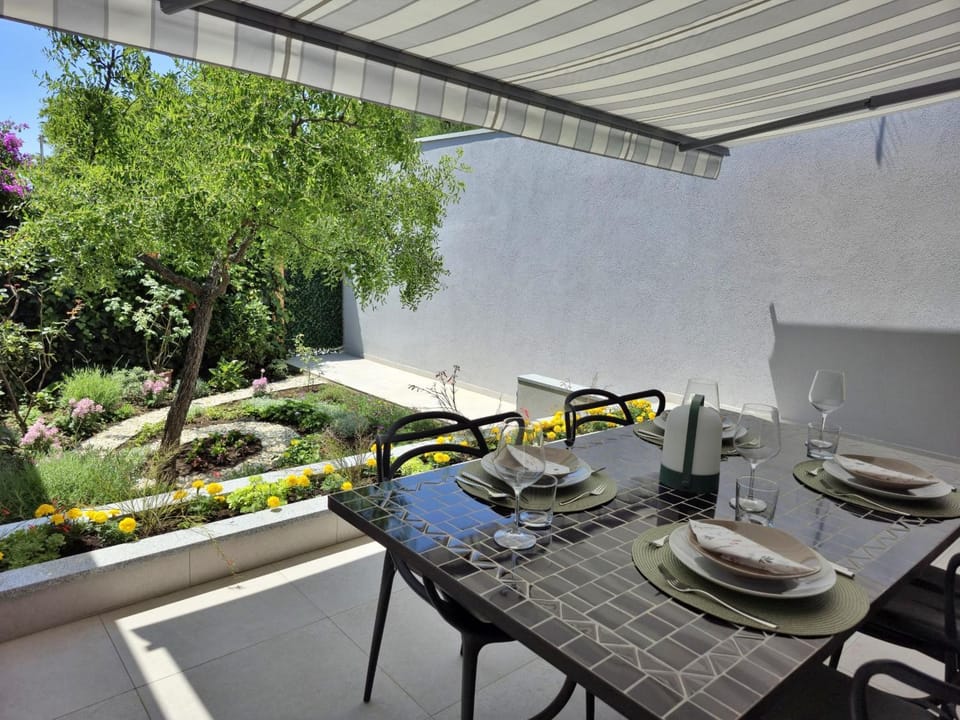 Patio, Garden