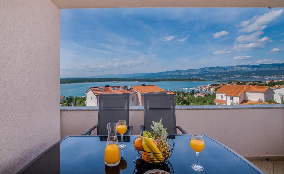 Balcony/Terrace, Mountain view, Sea view
