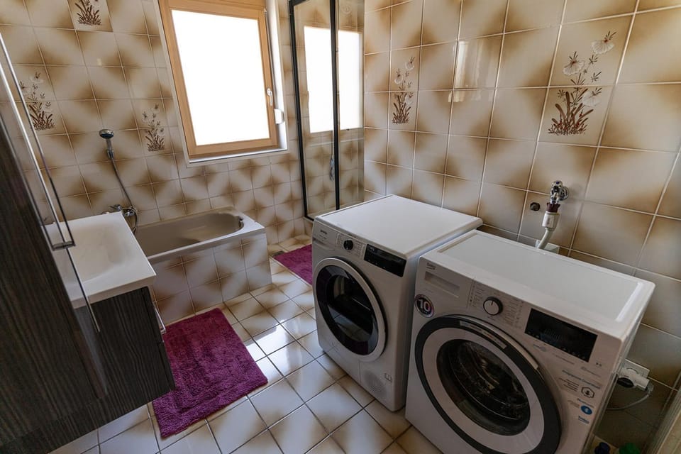 Shower, Bathroom, Bath, washing machine, dryer