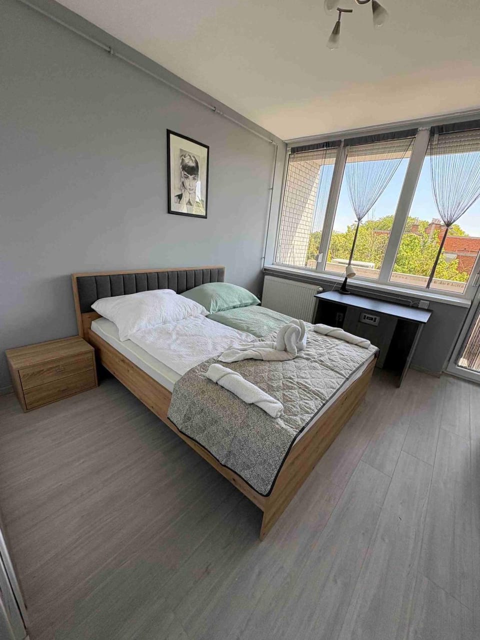 Bed, Photo of the whole room, Bedroom, towels
