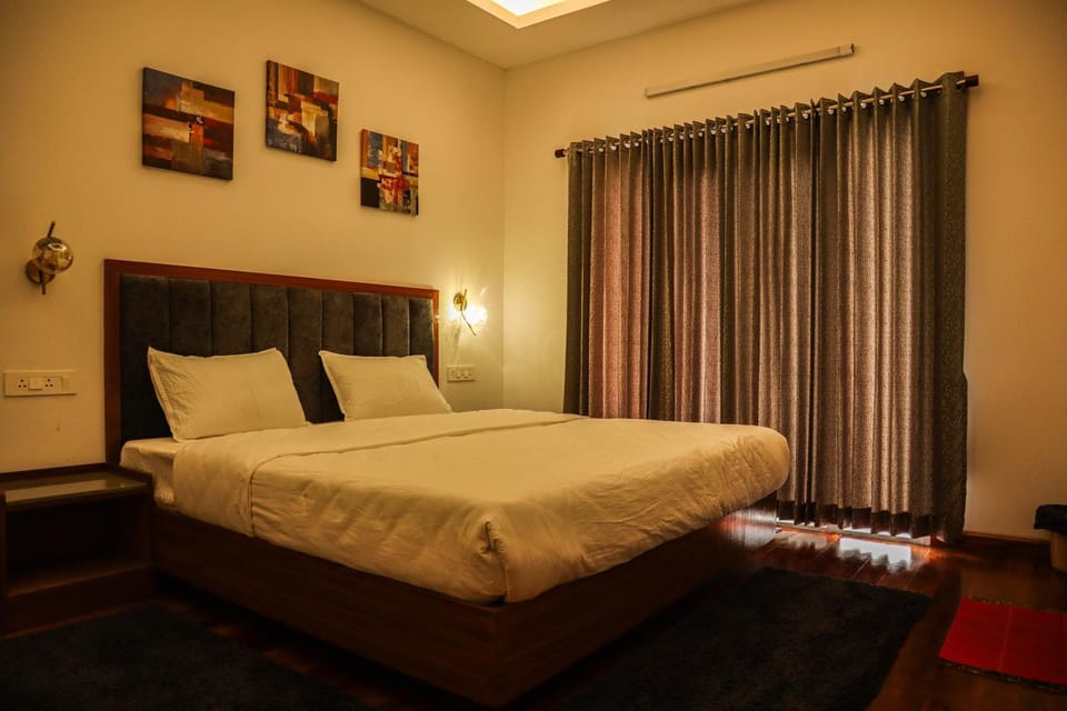Bed, Photo of the whole room, Bedroom