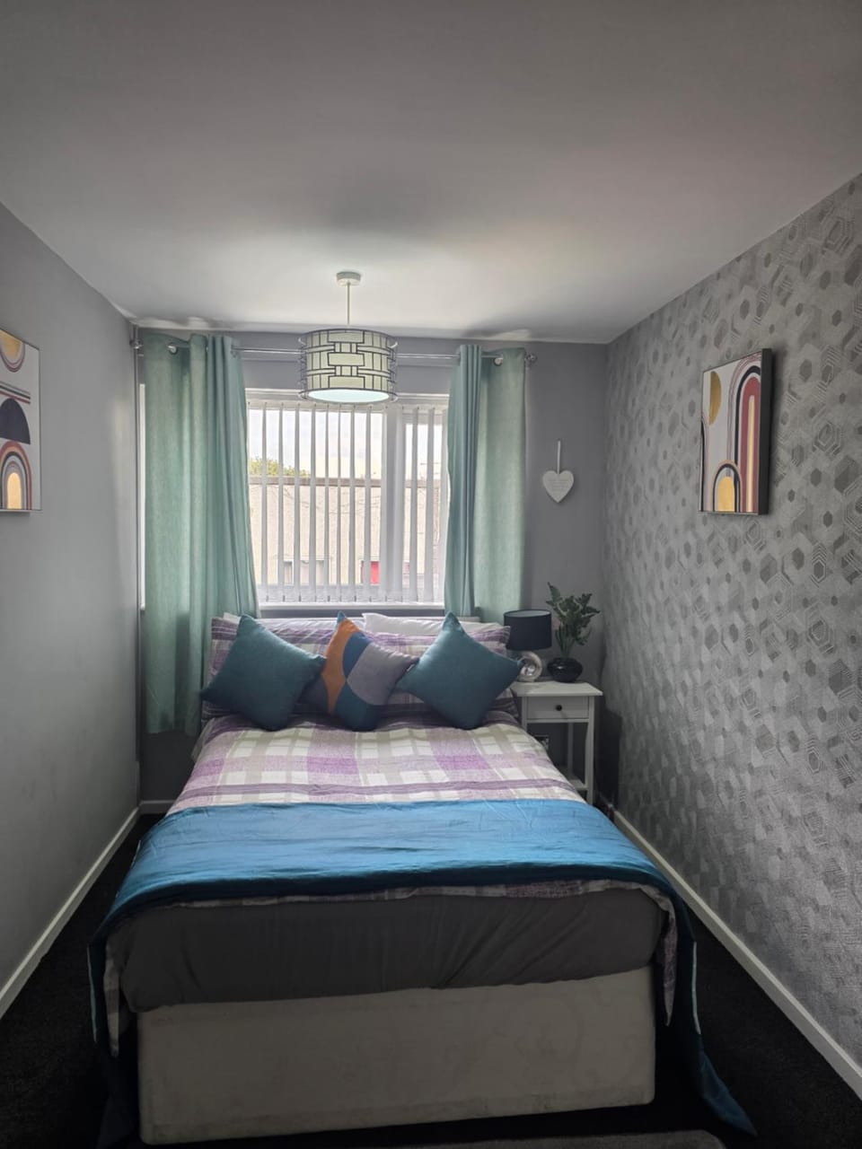 Stylish and Comfortable Home Apartment in Leeds