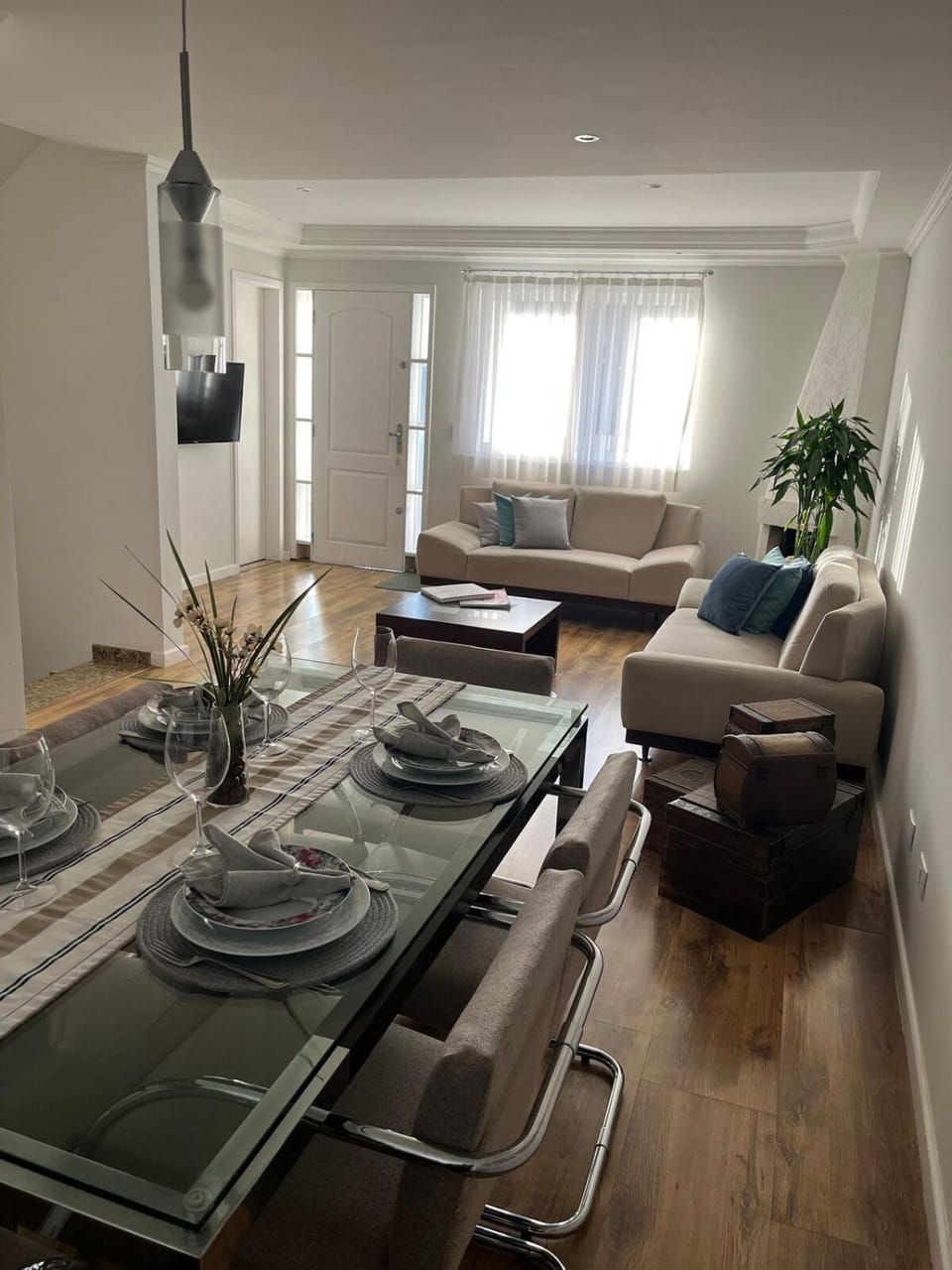 Living room, Dining area