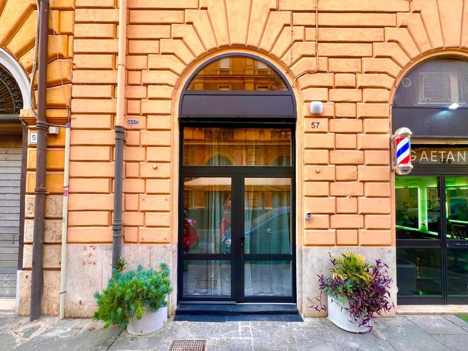 Property building, Facade/entrance, Day