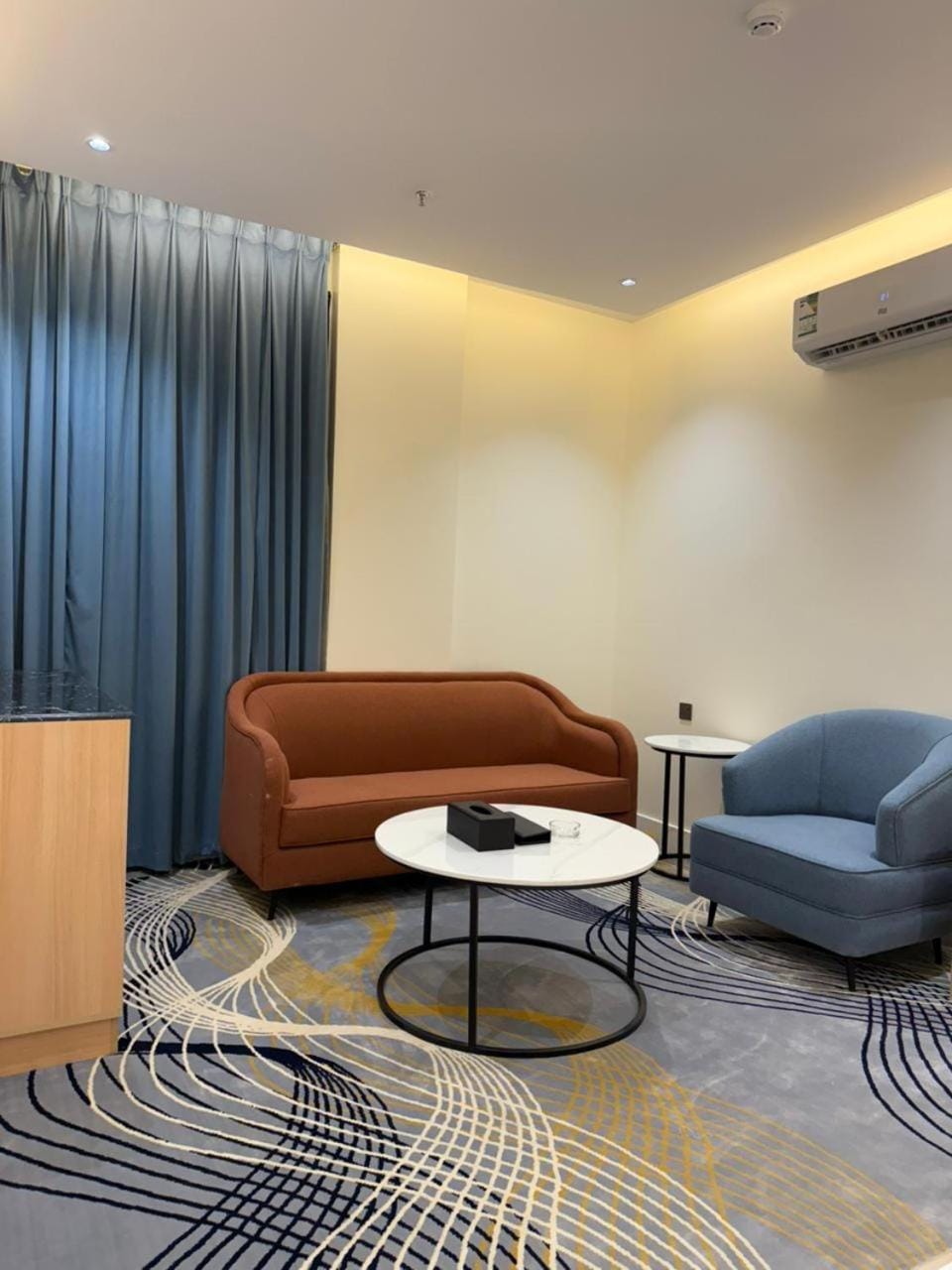Seating area, air conditioner