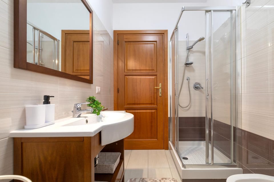 Shower, Toilet, Bathroom, towels