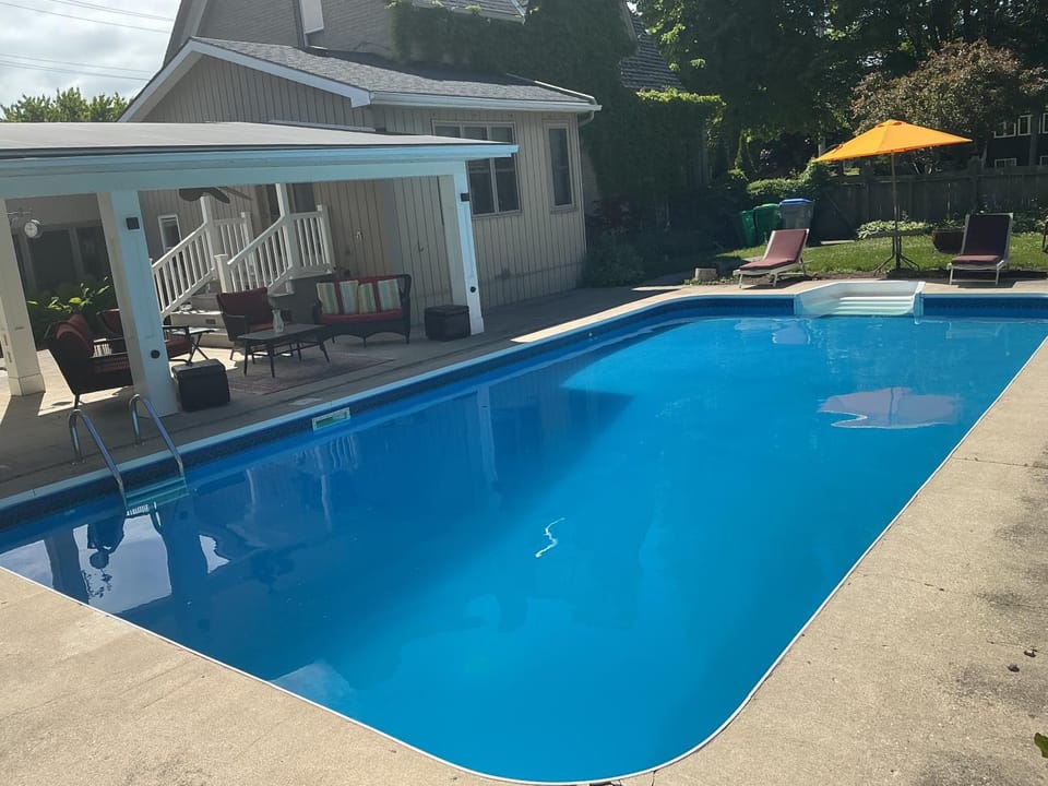 Swimming pool