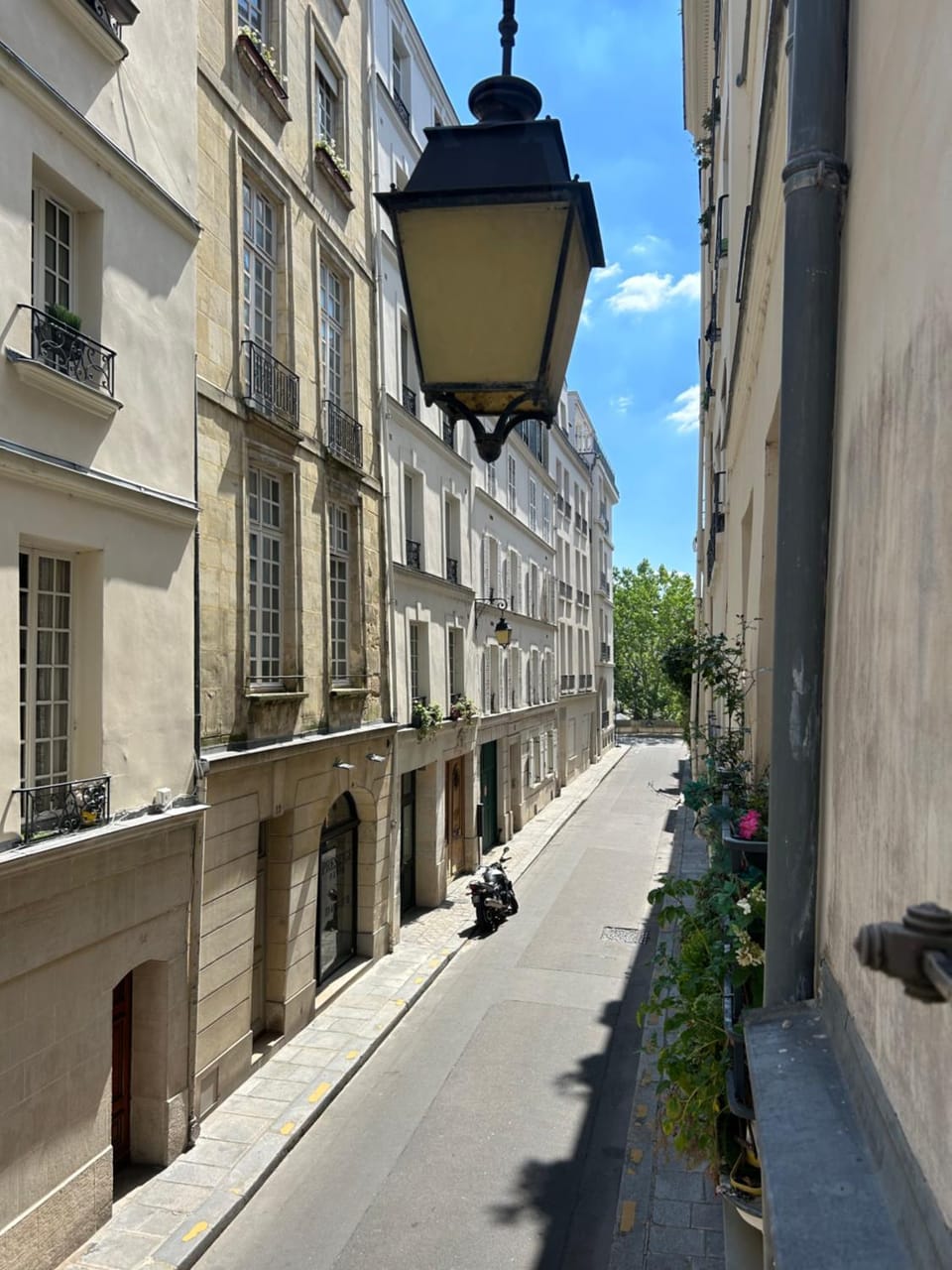 Day, Neighbourhood, Street view, Location