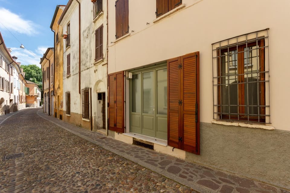 Property building, Street view