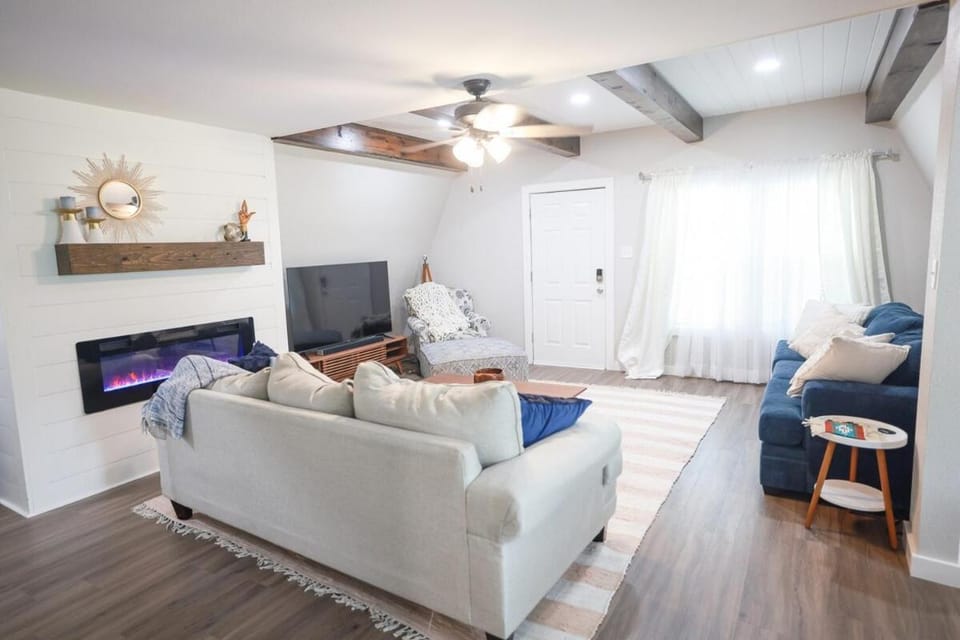 Communal lounge/ TV room, TV and multimedia, Living room, Seating area, Evening entertainment, fireplace