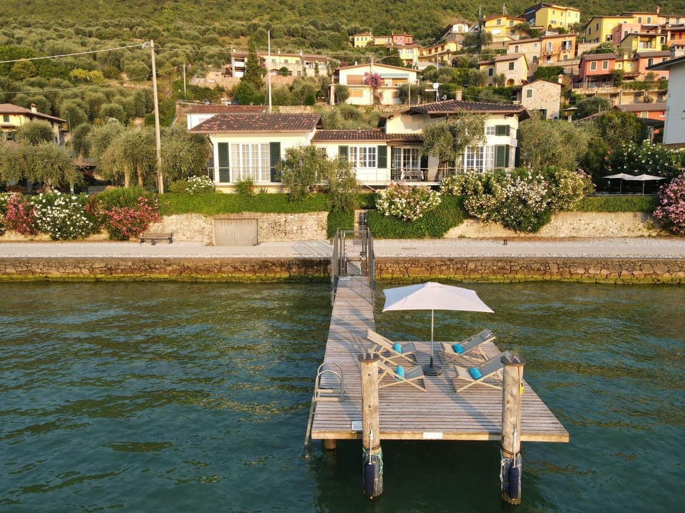 Property building, Balcony/Terrace, Lake view, sunbed