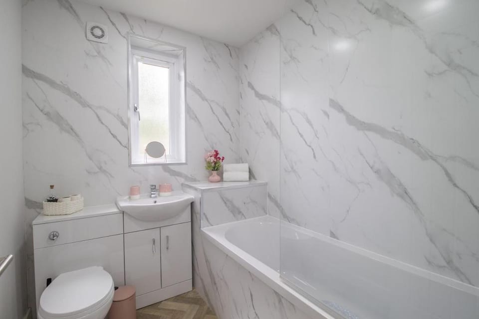 Leven Loft - 2 Bed Flat in Coatbridge Apartment in Coatbridge