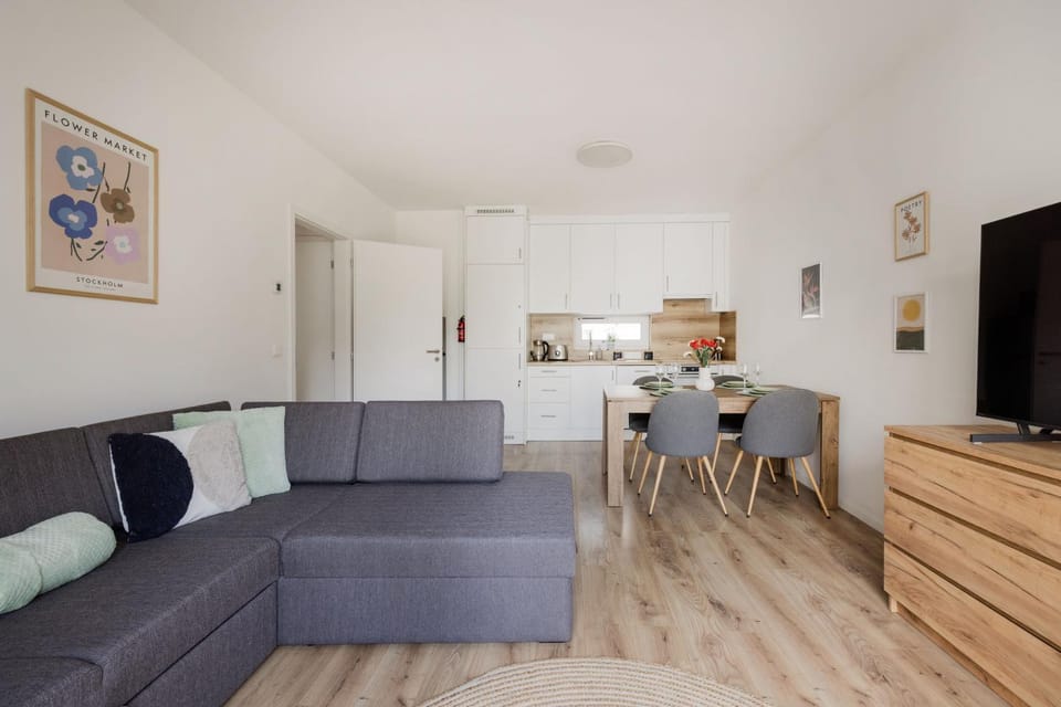 TV and multimedia, Kitchen or kitchenette, Living room, Dining area