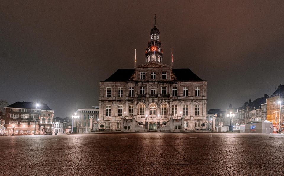 Nearby landmark, Night