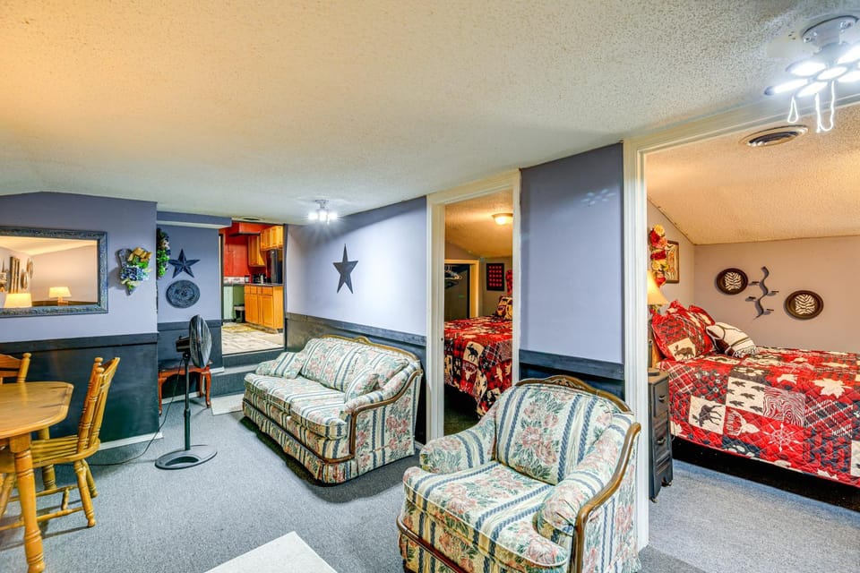 1 Mi to Hatfield-McCoy Trails: Apt in Matewan Apartment in West Virginia