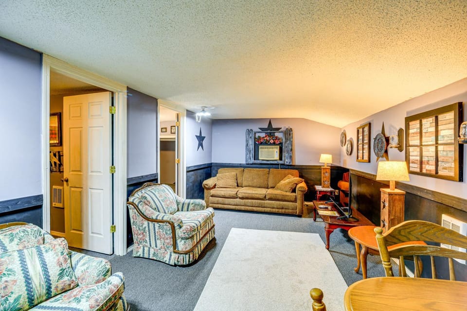 1 Mi to Hatfield-McCoy Trails: Apt in Matewan Apartment in West Virginia