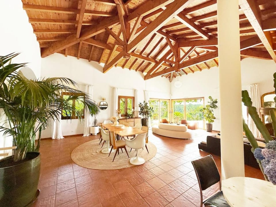 Villa Hau'Oli, 4 chambres, spacieuse, piscine privée, grand jardin fleuri vue golf et 8min à pied de la plage Villa in Moliets-et-Maa