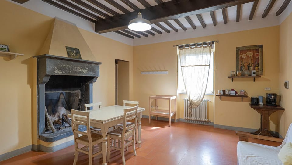 Kitchen or kitchenette, Living room, Seating area, Dining area, fireplace