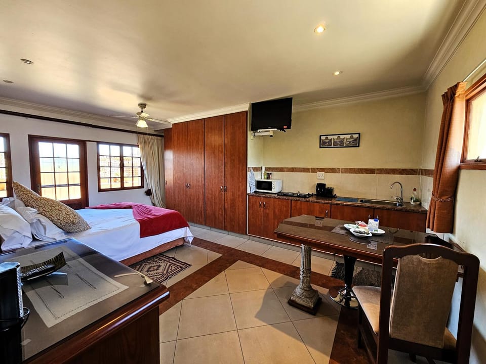 TV and multimedia, Kitchen or kitchenette, Photo of the whole room, Bedroom