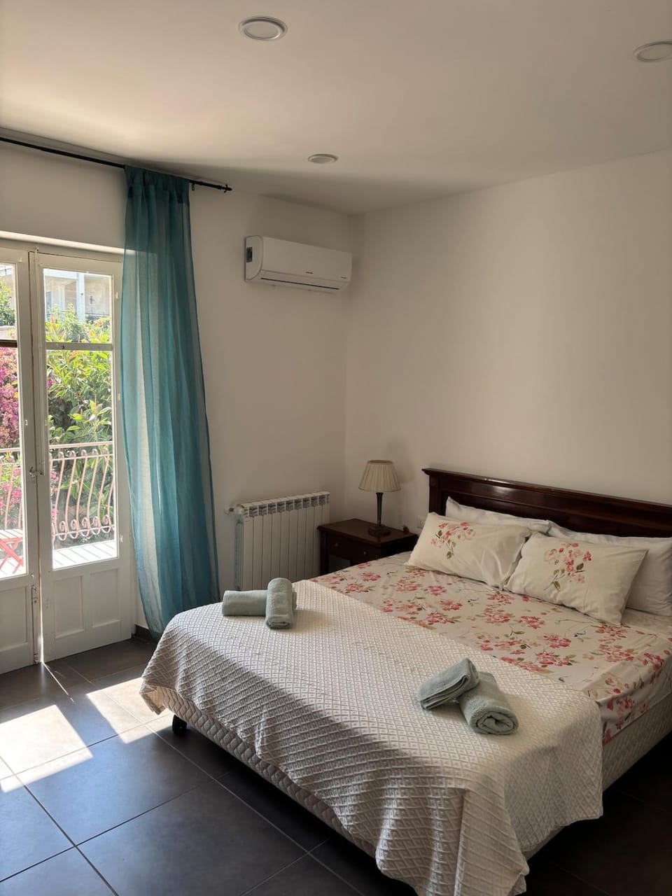 Bedroom, air conditioner
