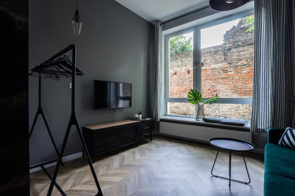 Communal lounge/ TV room, TV and multimedia, Living room, Seating area, Evening entertainment