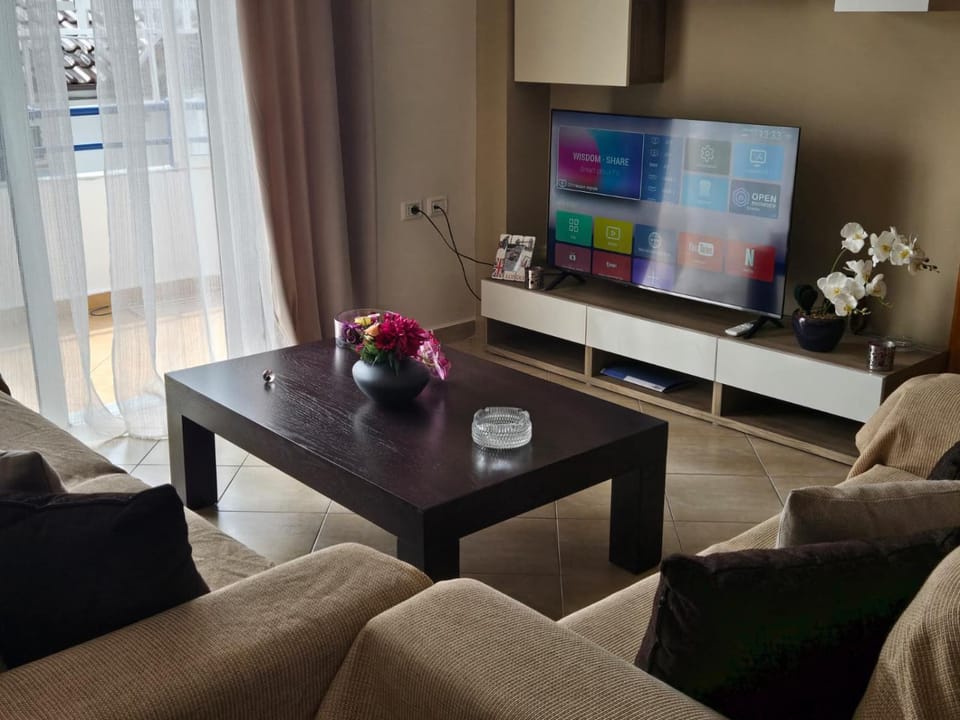 Communal lounge/ TV room, TV and multimedia, Living room