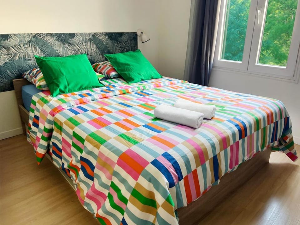 Studio Jozy I confort et jardin en ville I Futuroscope Apartment in Nouvelle-Aquitaine