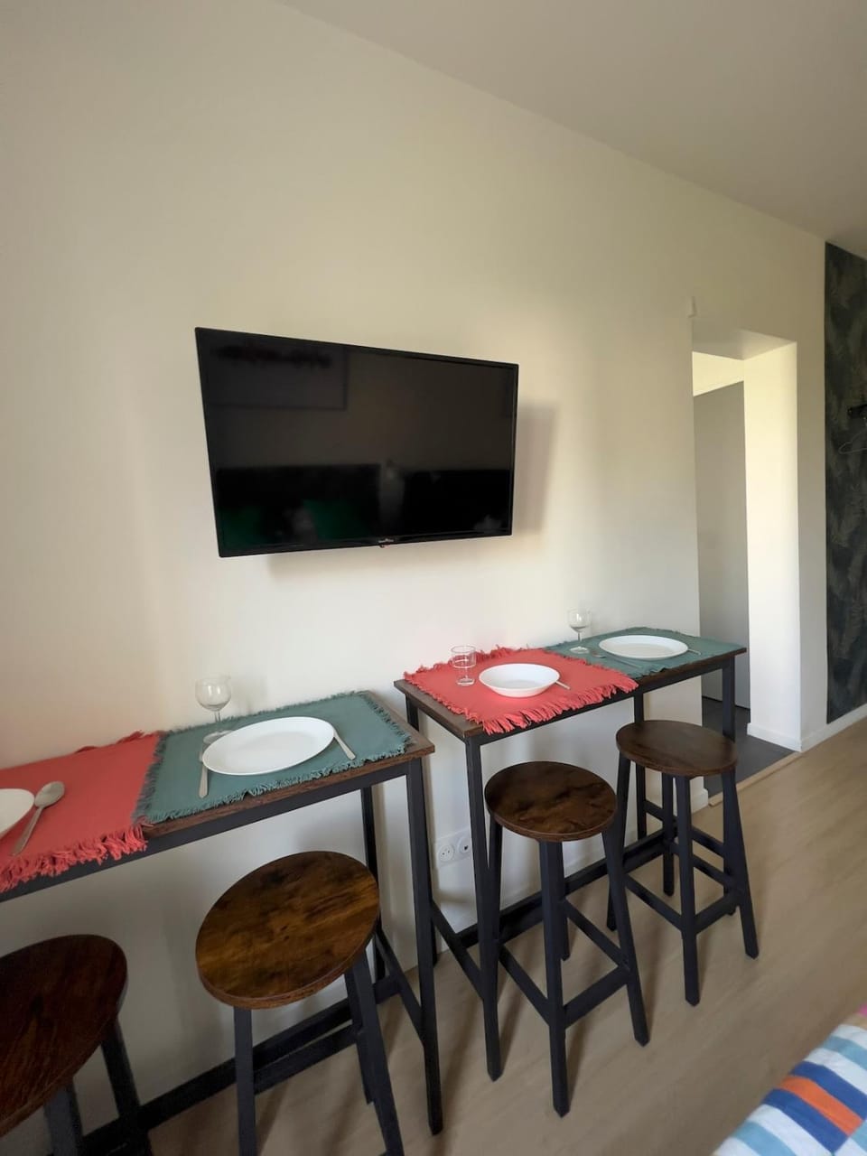 Studio Jozy I confort et jardin en ville I Futuroscope Apartment in Nouvelle-Aquitaine