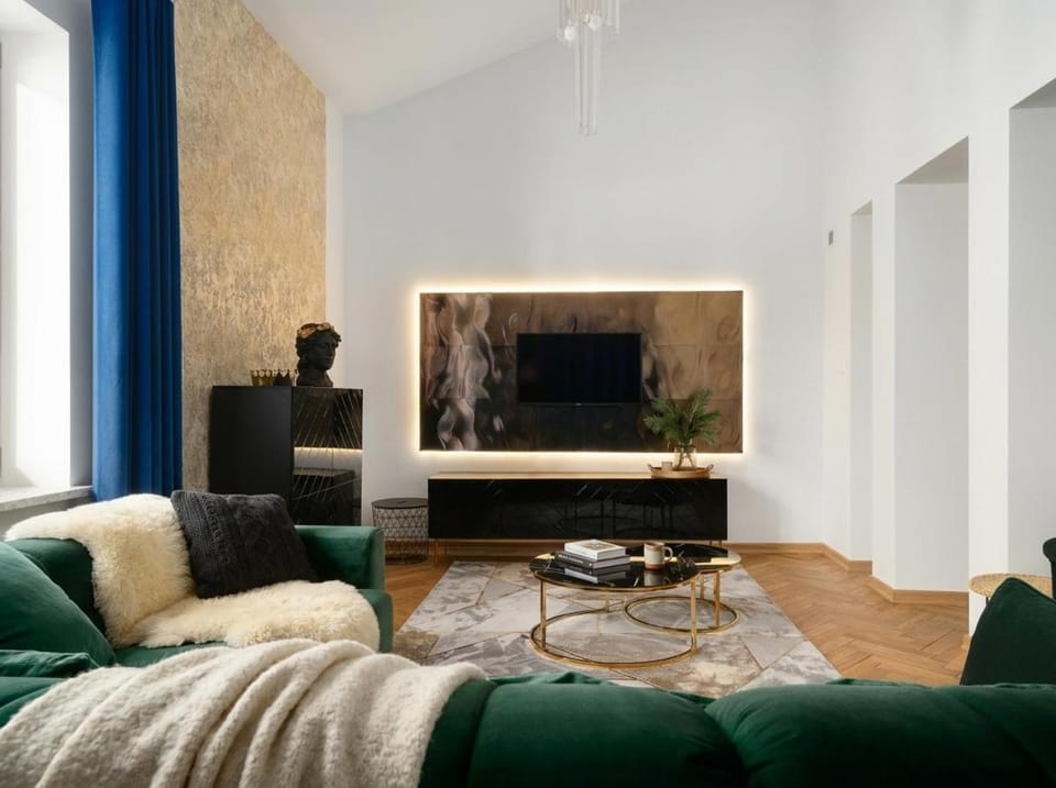 Communal lounge/ TV room, TV and multimedia, Living room, Seating area, Evening entertainment
