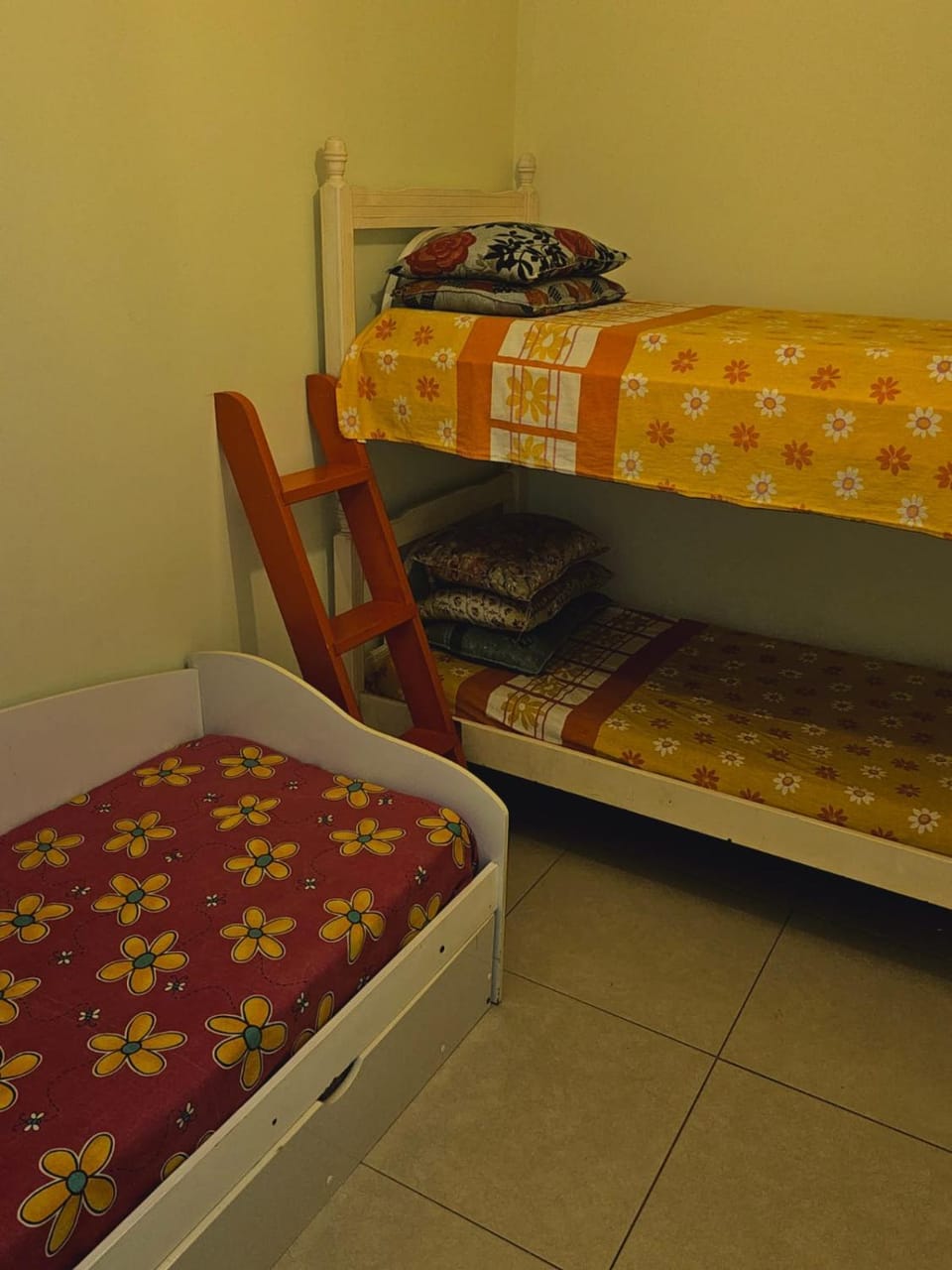 Bed, bunk bed