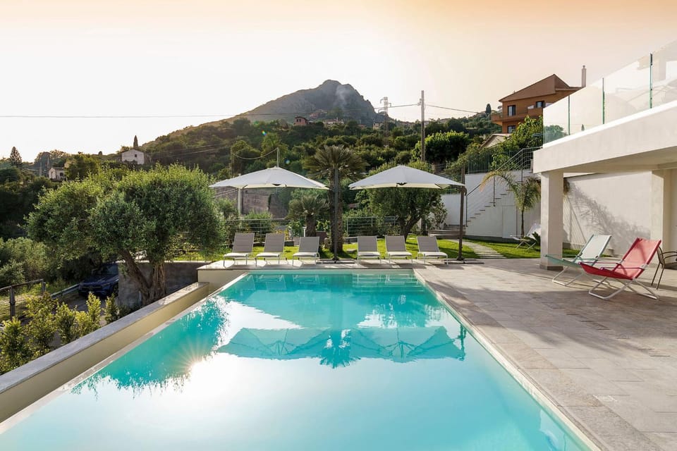 Property building, Facade/entrance, Spring, Activities, Summer, Garden, Other