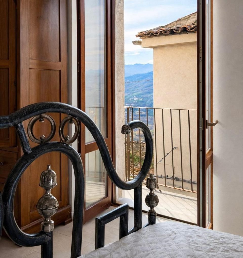 Lago di Bomba, incantevole borgo, 6 posti letto, 2 bagni, piscina comunale convenzionata a 2 minuti House in Molise, Italy