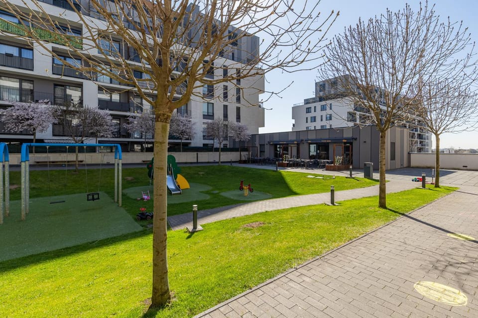 Modern Studio with AC, Balcony & Free Parking Apartment in Bratislava