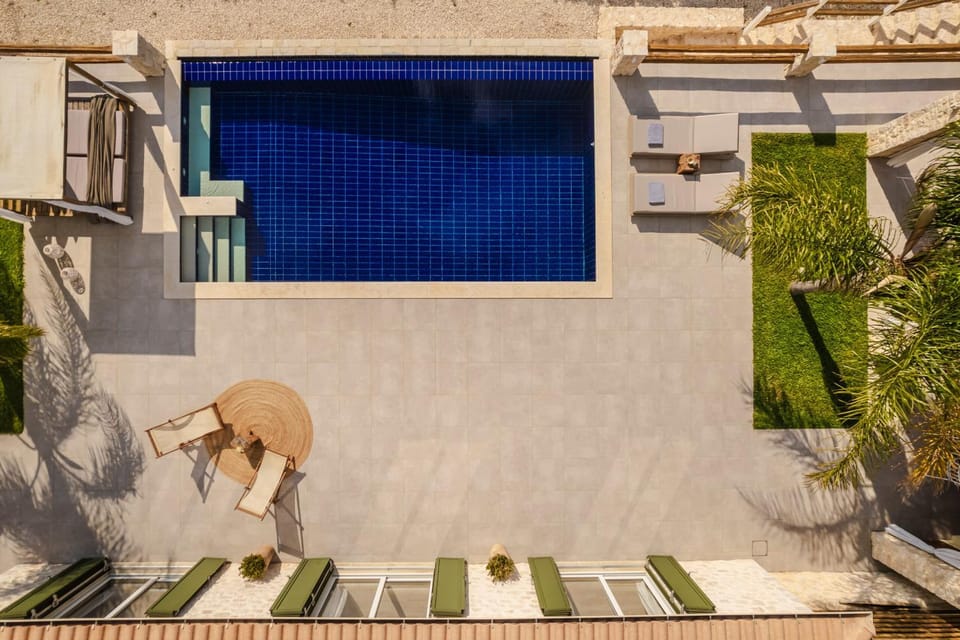 Property building, Day, Garden, View (from property/room), Balcony/Terrace, Seating area, Garden view, Pool view, Swimming pool, sunbed