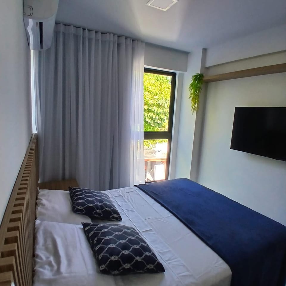 Bed, TV and multimedia, Bedroom
