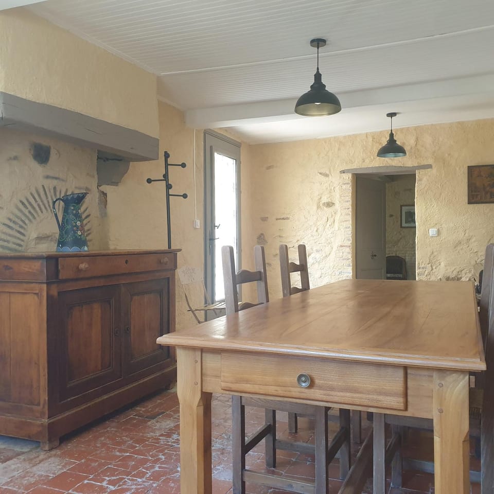 Property building, Kitchen or kitchenette, Living room