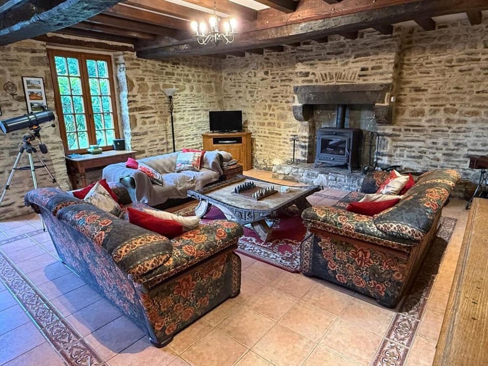 Luxury rural farmhouse retreat ideal for families with a jacuzzi hot tub House in Normandy