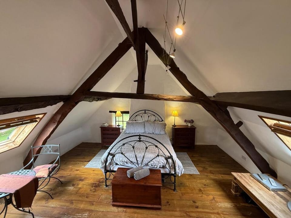 Luxury rural farmhouse retreat ideal for families with a jacuzzi hot tub House in Normandy