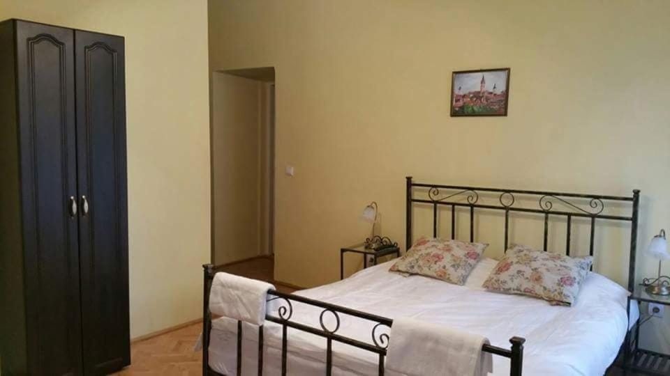 Central Square Studios Apartment in Sibiu