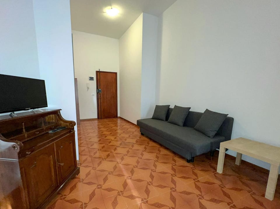 Communal lounge/ TV room, TV and multimedia, Living room, Seating area, Evening entertainment