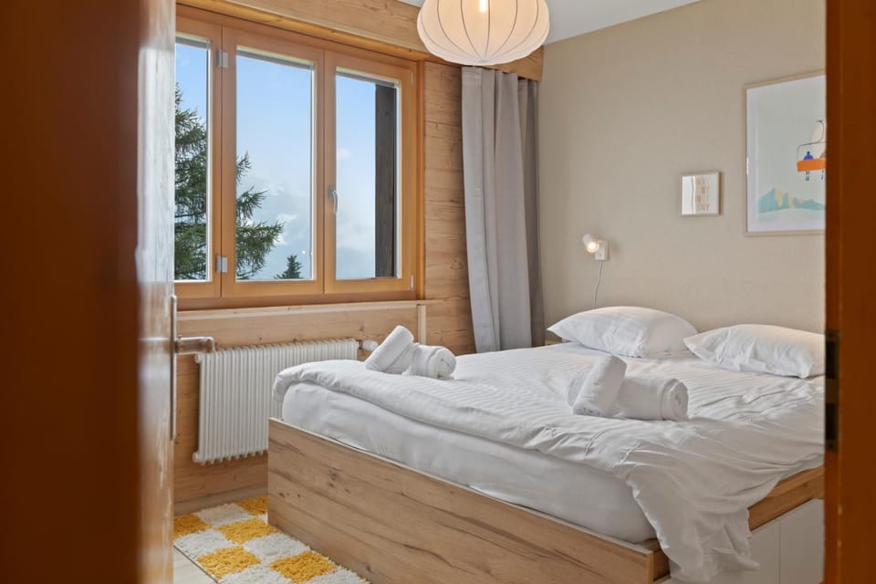 Bedroom, Mountain view, towels