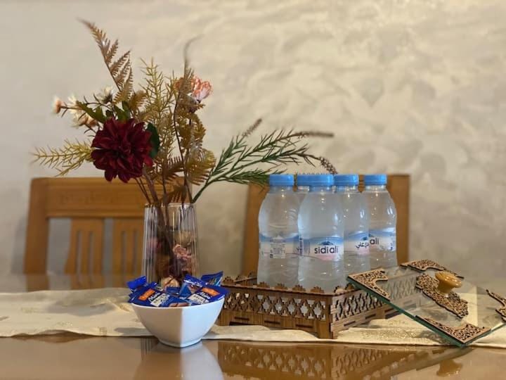 Appartement Spacieux & Moderne, 2 min Gare, 10 min Plage, Parking Gratuit Apartment in Casablanca