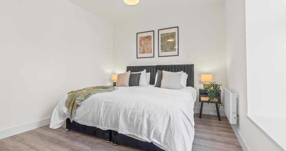 Bed, Photo of the whole room, Bedroom