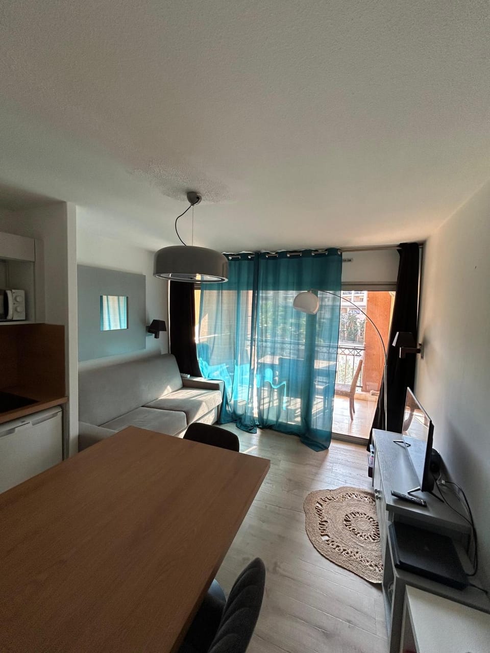 Le Beach 1 min plage , piscine , terrasse Apartment in Cannes