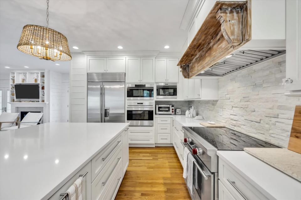 Stay 1 Block from Ocean at 7-Bed Retreat with Yard, Deck and Game Room, Host Up to 22 Across 16 Beds, Gas Fireplace, Gas Grill, Ample Parking, Walk to Menauhant Beach, Perfect for Family Getaway, 24 Hr Hospitality House in East Falmouth