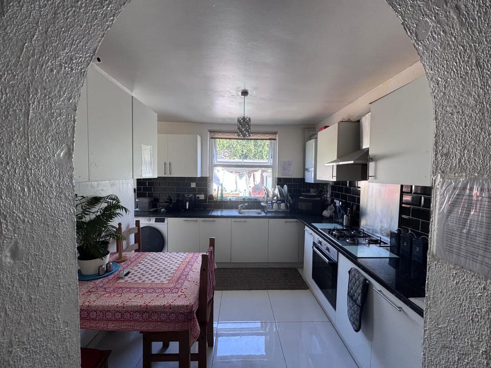Private Double Room Vacation rental in London Borough of Croydon
