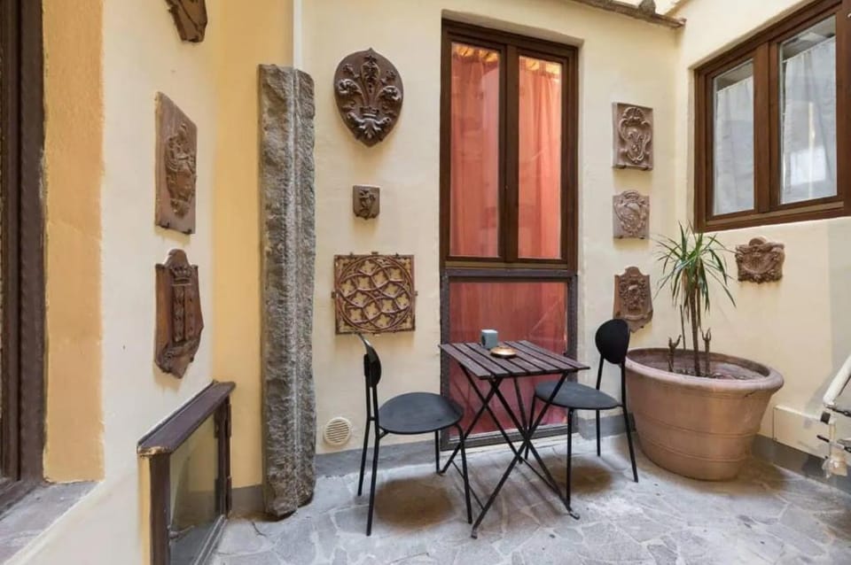 Patio, Living room
